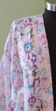 Load image into Gallery viewer, Lilac flower Kimono