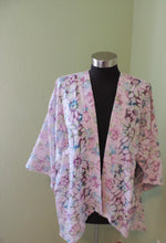 Load image into Gallery viewer, Lilac flower Kimono