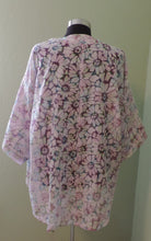 Load image into Gallery viewer, Lilac flower Kimono