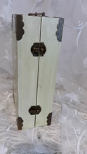 Load image into Gallery viewer, The Secret Garden lighted diorama bookbox with book