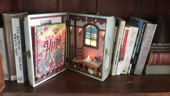 Heidi  Bookbox and book