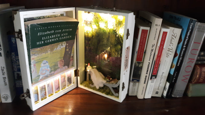 Elizabeth & Her German Garden Lighted Diorama Booknook/book