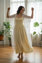 Load image into Gallery viewer, Long White Jacquard Floral Kimono with gold threads