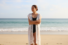 Load image into Gallery viewer, Long White Jacquard Floral Kimono with gold threads