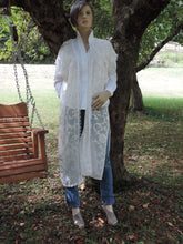 Load image into Gallery viewer, Long White Jacquard Floral Kimono with gold threads